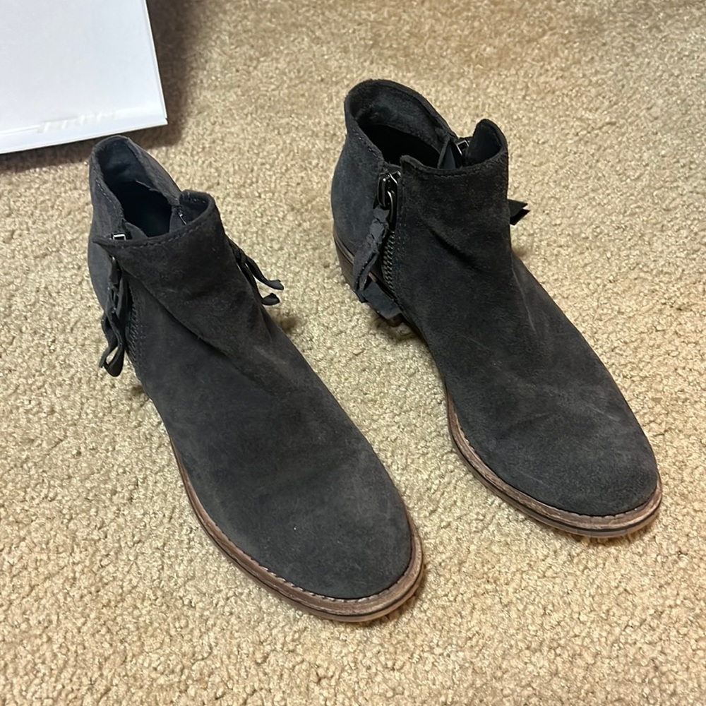 Women’s Sz 6.5 Dolce Vita Anthracite Suede Booties